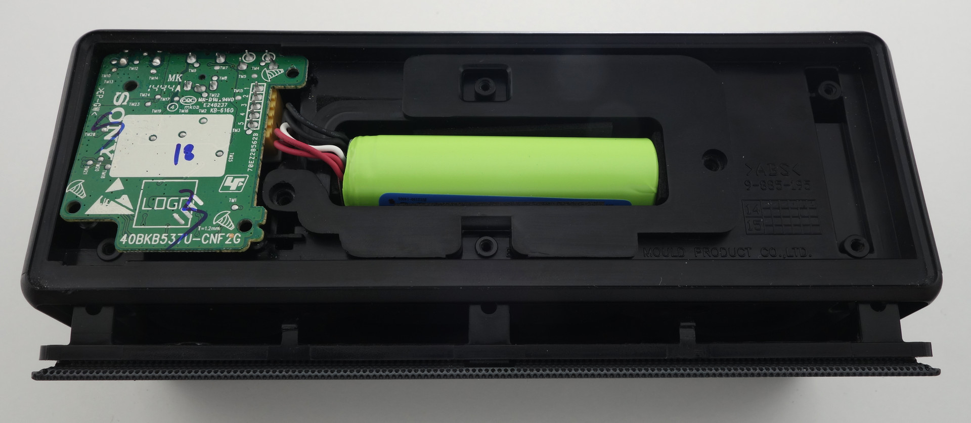 Sony SRS-X3 Removing the Front Speaker Grill